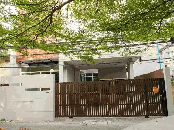 ให้เช่าบ้านเดี่ยว 3 ชั้น บริเวณซอยสุขุมวิท 49 ขนาด 320 ตรม. ใกล้ BTS พร้อมพงษ์ Emporium Emquartier เซนทรัลชิดลม